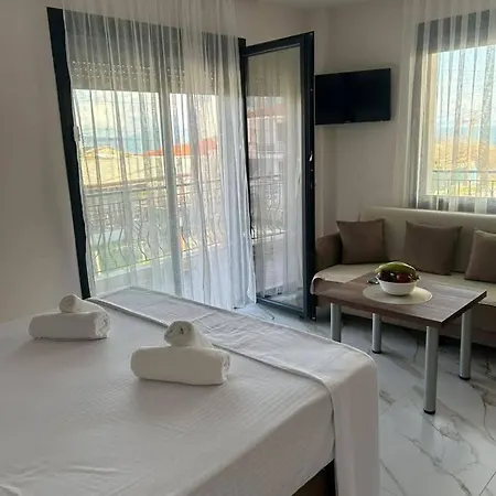 Alex Paralia Vrasna דירה *