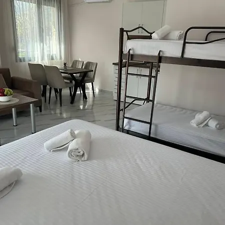 Alex Paralia Vrasna דירה *